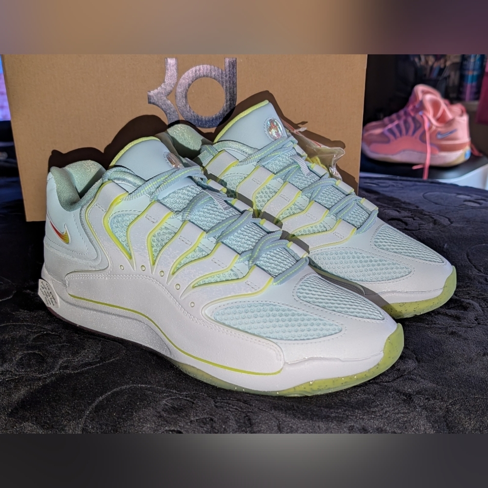 Nike Basketball  KD18 Colorway  GIFTED MINTY NEW Sneakers Shoes Size 8 Brand New